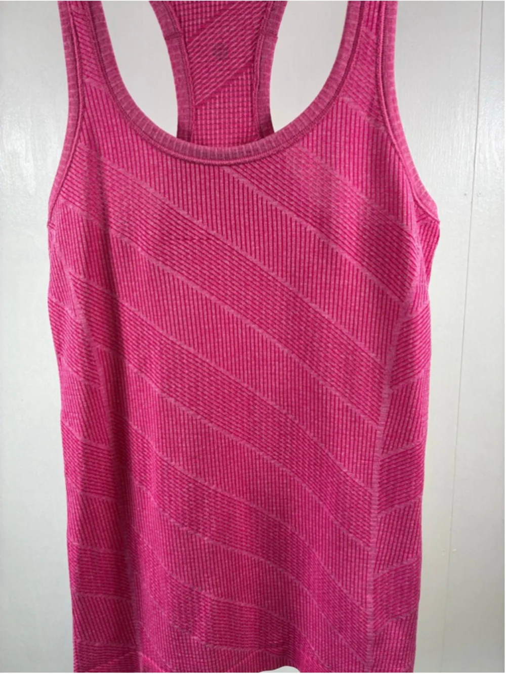 Lululemon Run Swiftly Tech Racerback in Heathered Jewelled Magenta Size 2